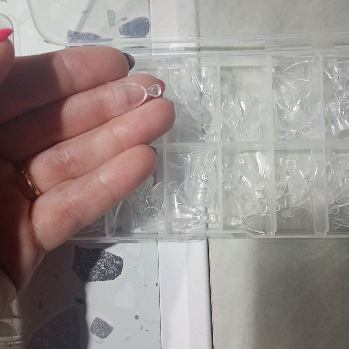 Tipsy do przedłużania paznokci