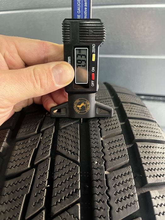 Opony 215/55R17 Firemax