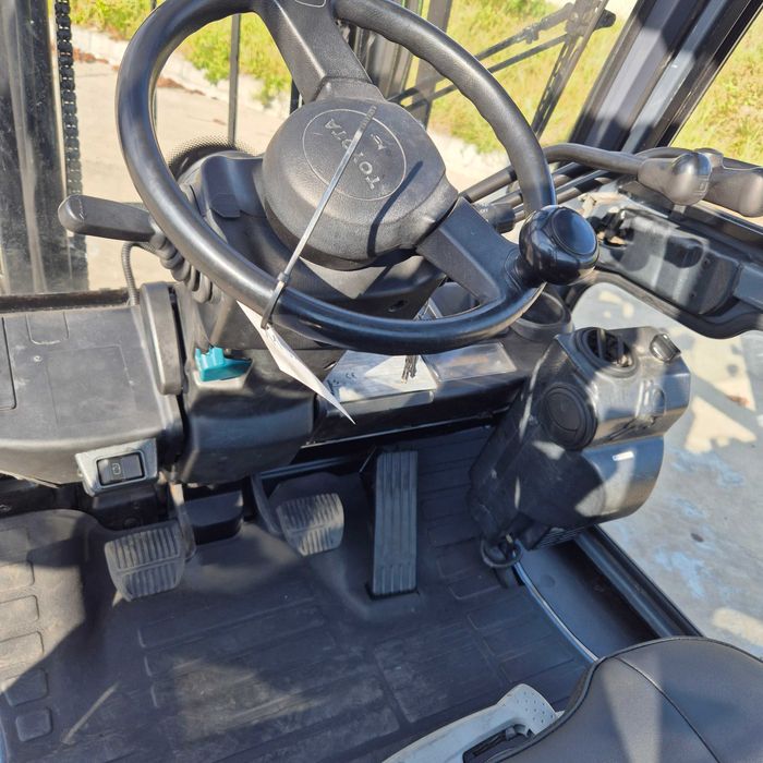 TOYOTA 1,5 тон Кабіна