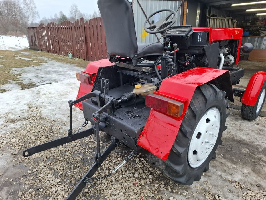 Traktorek sam ciagniczek sam