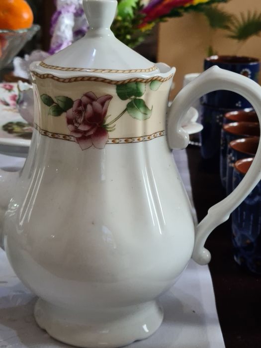 Dzbanek porcelanowy plus sosjerki