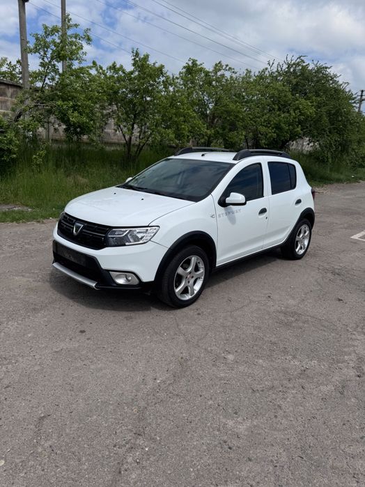 Продам автомобіль Dacia Sandero Stepway