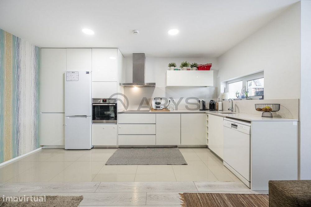 Apartamento T3 com garagem e jardim privativo