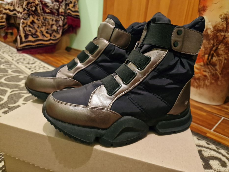 Зимові кросівки 38р