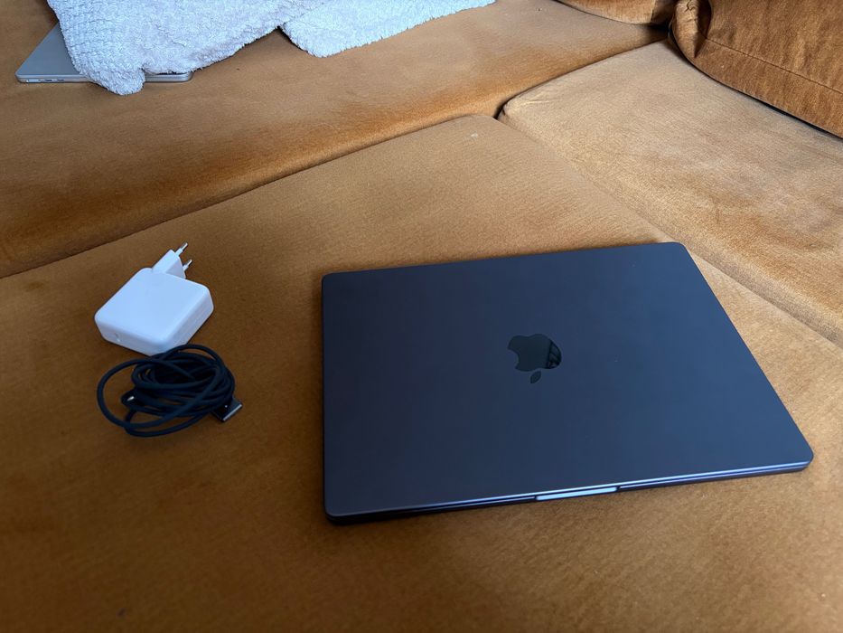 Apple MacBook Pro 14” M5 | 16 GB | 512 GB SSD | AppleCare+