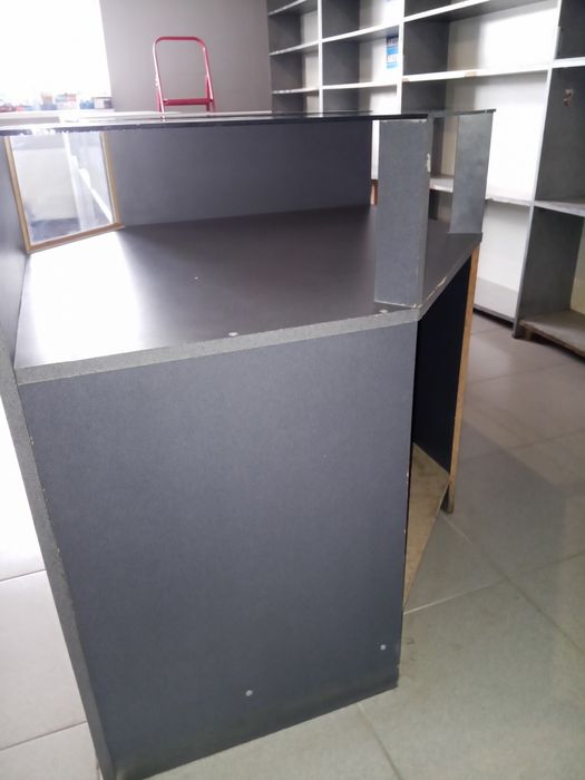 Продається тумба кутова під склом