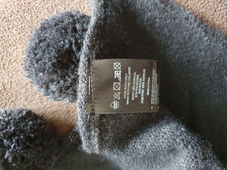 Cachecol / Echarpe / Manta Preto com Borlas - PIA ROSSINI C/ Etiqueta