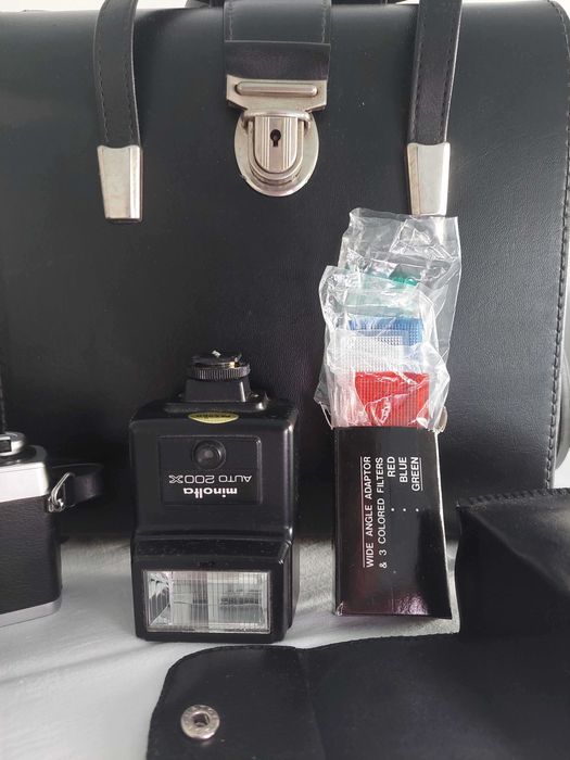 Minolta XG2 + 3 objetivas, flash e mala de couro