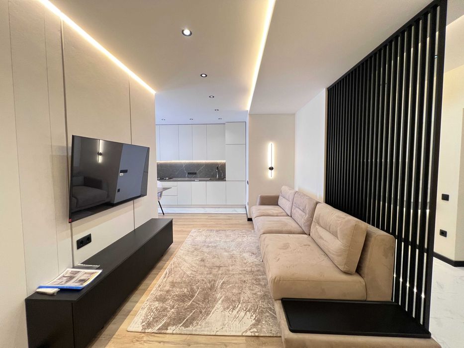 ТОПОВА євроТРІЙКА в районі центру повністю укомплектована