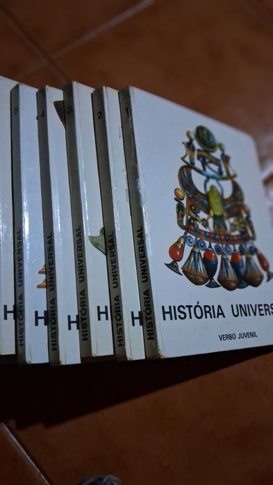 Coleção de 12  livros  história universal