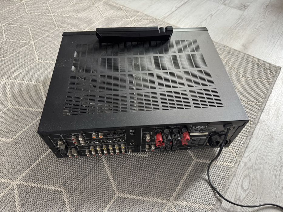 Amplituner YAMAHA RX-v596RDS
