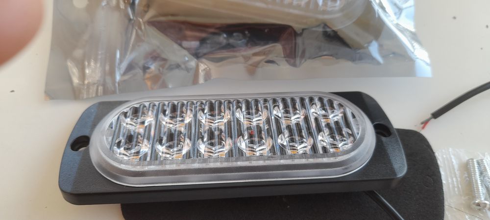 Vendo 2 faróis  luz laranja led fixa