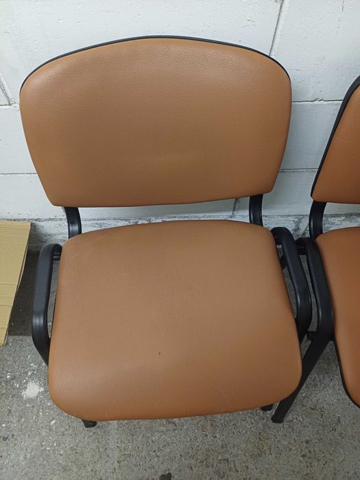 Cadeiras de sala de espera ou reuniao em napa