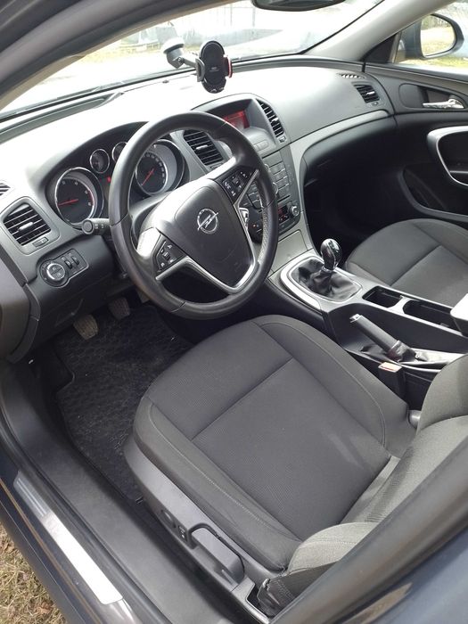 Opel Insignia, salon polska