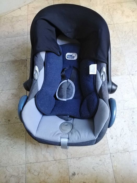 vendo ovo da maxi cosi em excelente estado e com  a capa para  a chuva