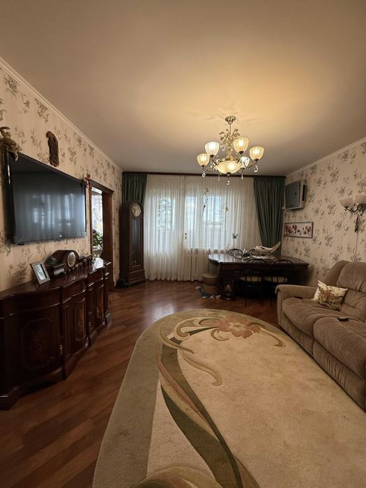 Продаж 4к квартири з євроремонтом та меблями Виноградар Порика 7А