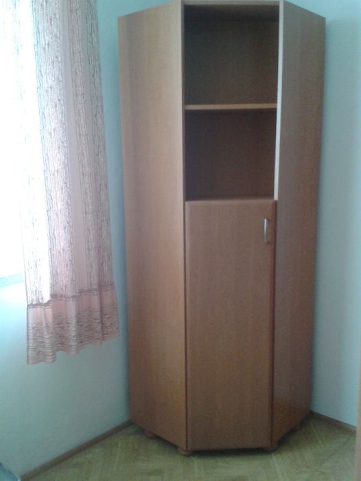 Regał narożny w kolorze olcha