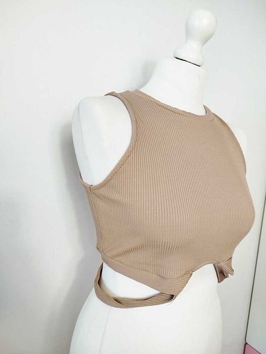 Bershka jasnobrązowy prążkowany top