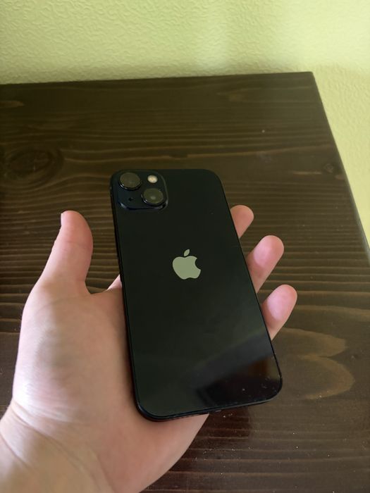 Продам Iphone 13