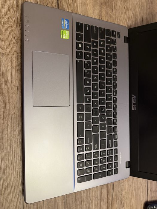 Laptop Asus X550V