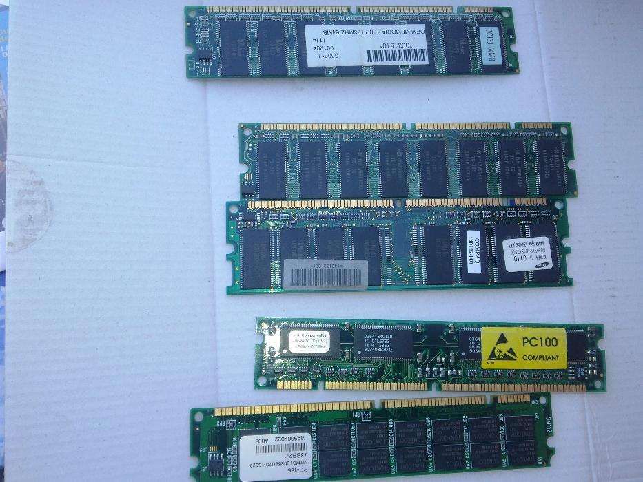 8 Memórias RAM visíveis na foto