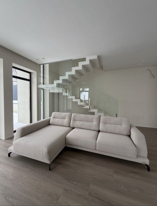 Продається сучасний будинок центр міста