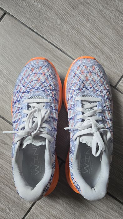 buty do biegania UNDER ARMOUR UA W FLOW Velociti Wind bluetooth