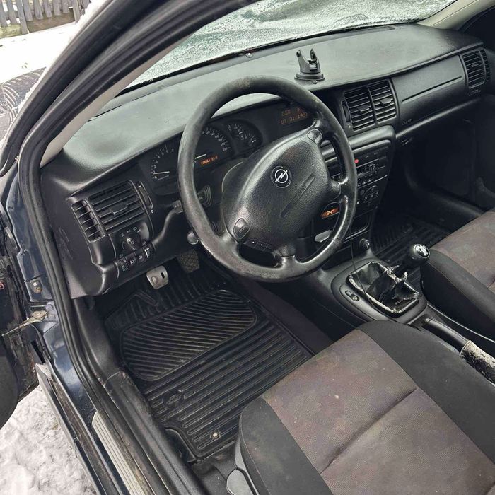 Машина Opel vektra B