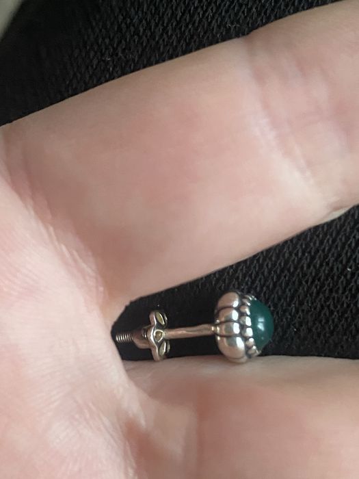 Срібні сережки-пусети.