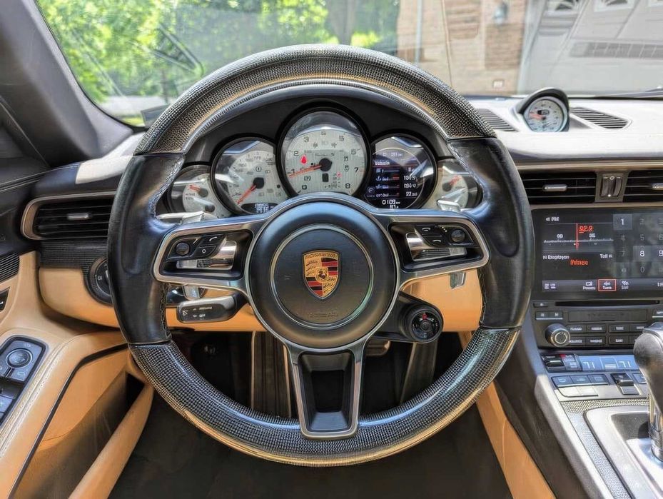 Porsche 911 Turbo S      2019