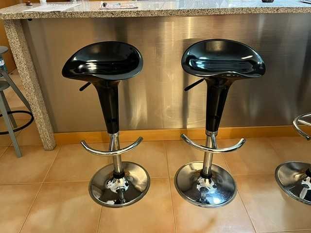 4 bancos altos de bar com altura regulável  Super confortáveis - 300 €