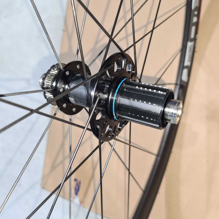 Rodas Fulcrum Racing 600 DB + Vittoria Rubino G 2.0 700x25c + Cepo