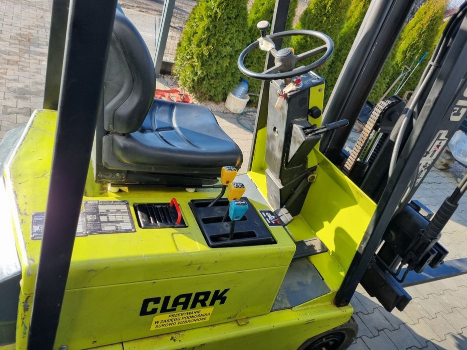 Wózek widłowy CLARK.