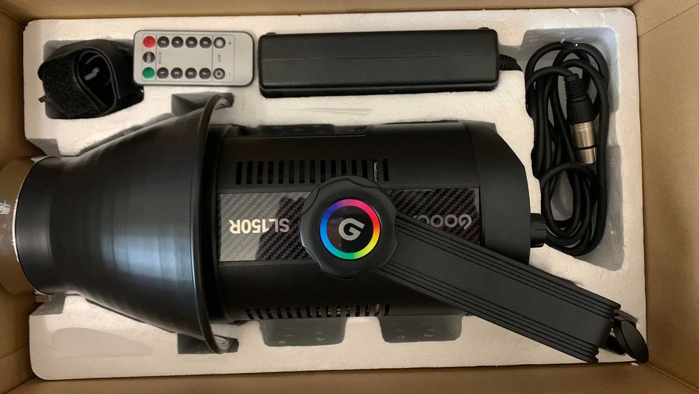 Студійне світло Godox SL150R RGB