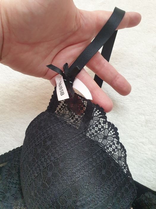 Czarny biustonosz Push Up 85B