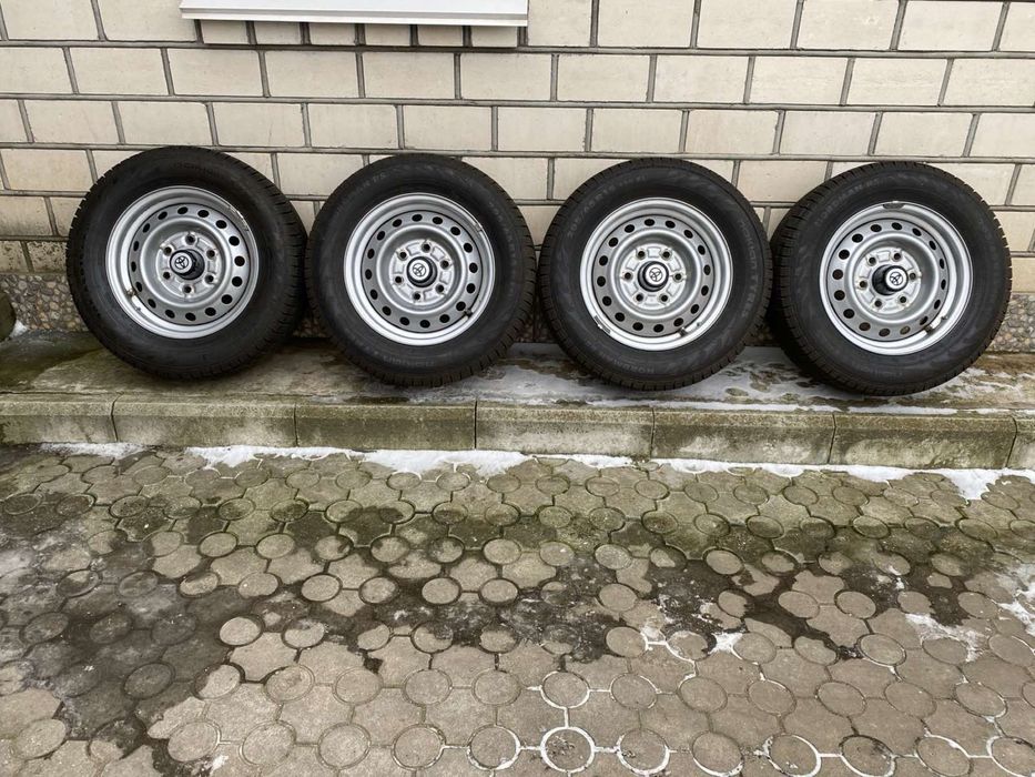 Зимние шины Nokian 205/65 R15 на дисках Toyota