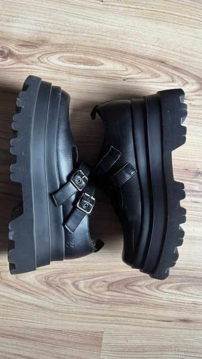 Buty KOI  w stylu Wednesday