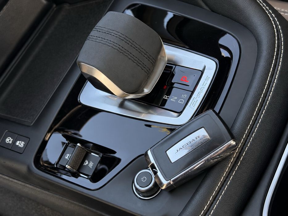 Jaguar E-Pace p300e - Hibrido Plug In