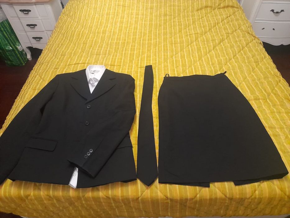 Fato universitario  feminino usado