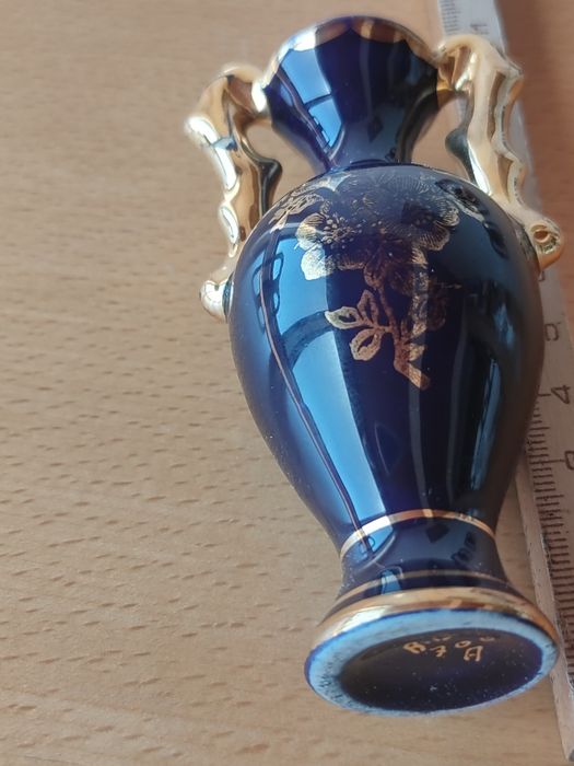 Pequenas jarras em cerâmica.