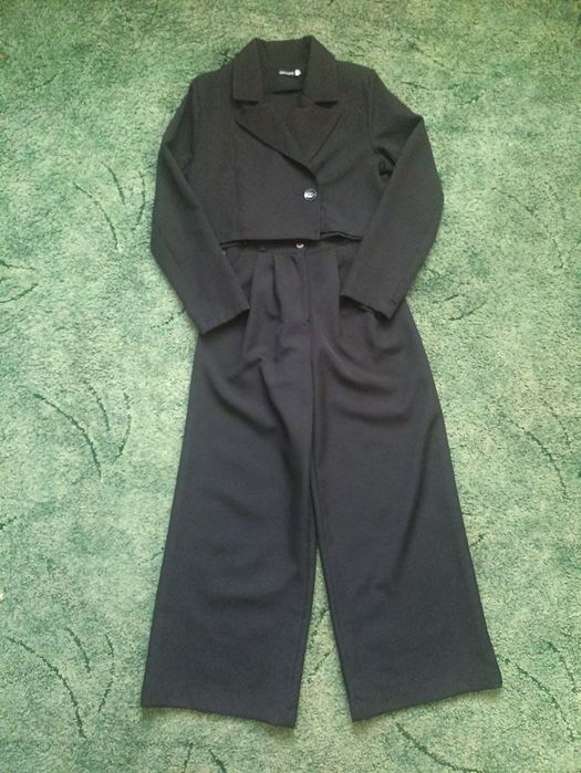 Жіночий класичний костюм