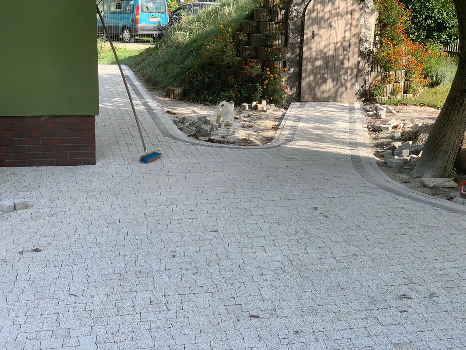 Kostka brukowa, roboty ziemne, instalacje sanitarne
