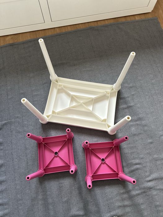 Mesa e cadeiras de criança (Ikea)