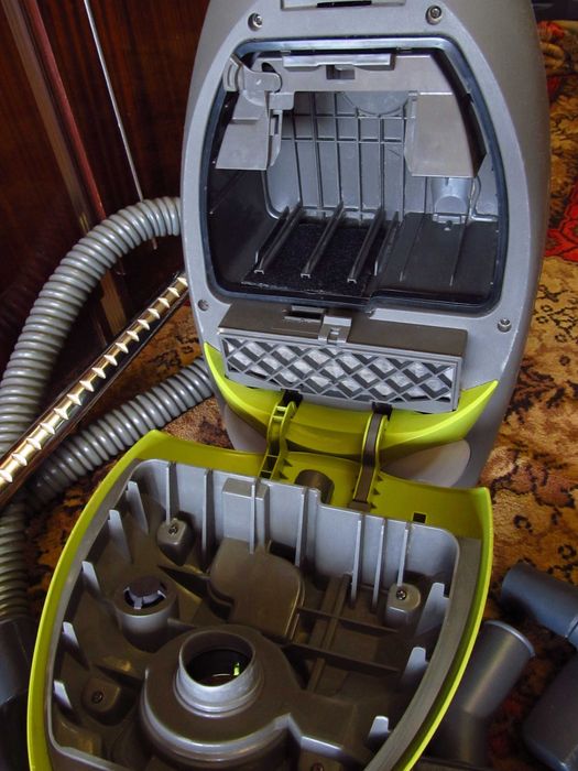 Пылесос SAMSUNG VC-7715H 1500W с функцией уничтожения насекомых