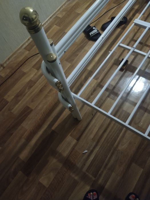 Продам кровать с матрасом.