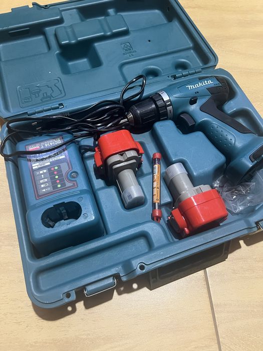 Шуруповерт Makita