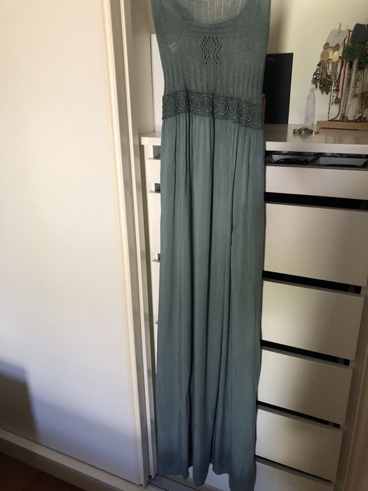 Vestido com crochet no peito