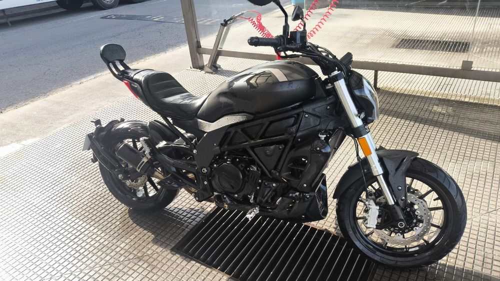Benelli 502c 2023 10500 kms