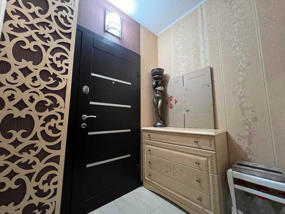 Продаю 2-х кімнатну квартиру в центрі міста (Премьер Хаус)