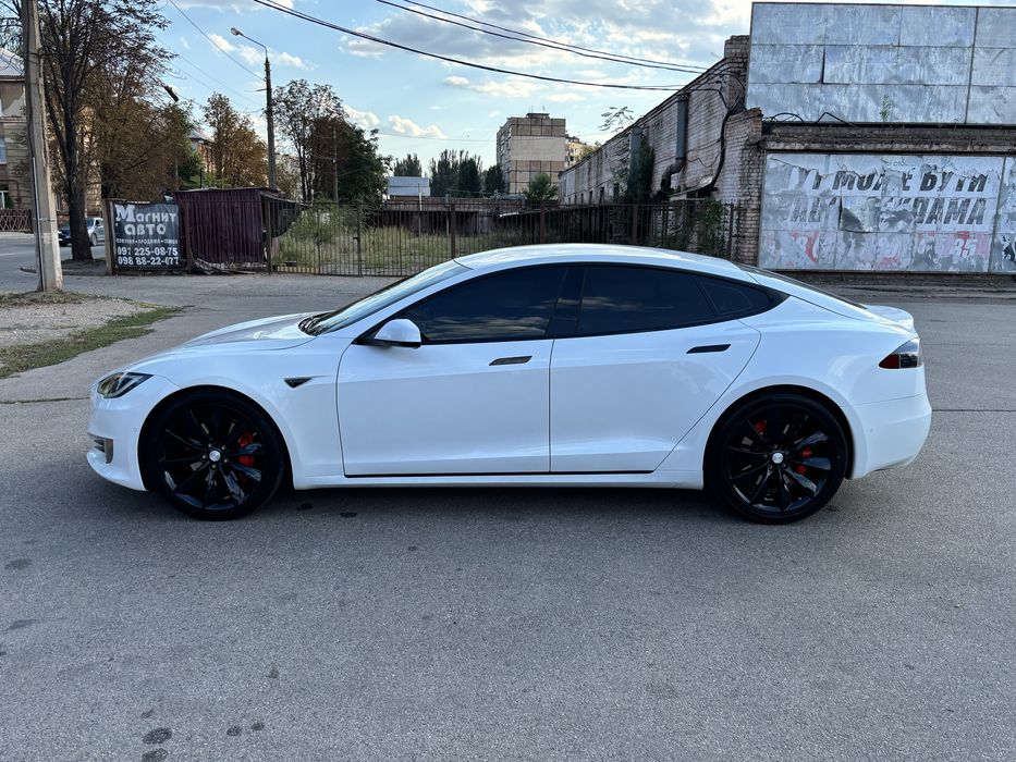Tesla model S 75